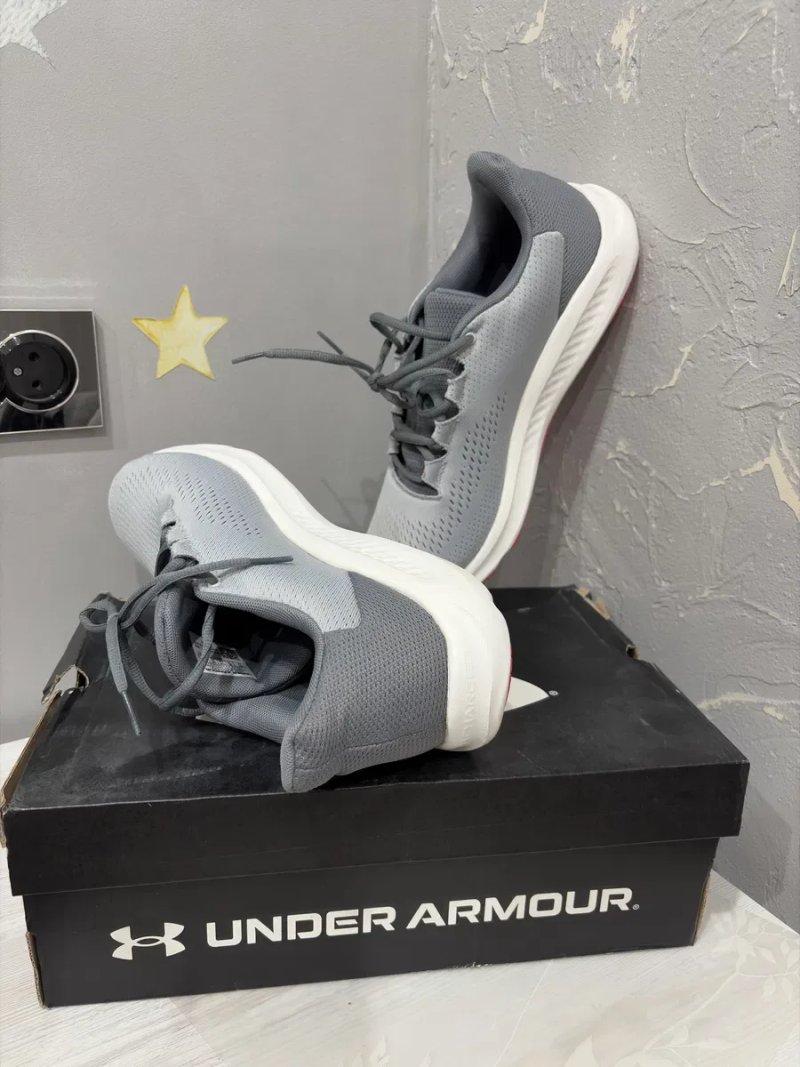 Нові кросівки Under Armour Charged Pursuit 3 Big Logo , у сірому кольорі , в розмірі 46 — фото 2