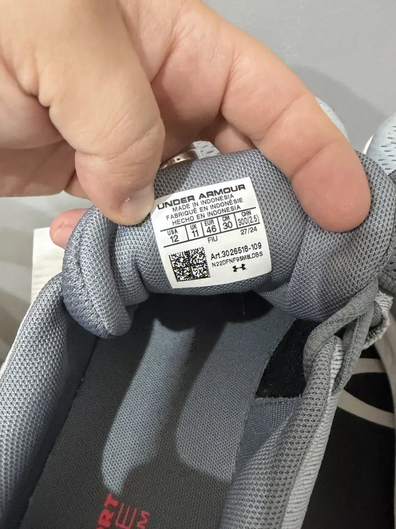 Нові кросівки Under Armour Charged Pursuit 3 Big Logo , у сірому кольорі , в розмірі 46 — фото 4