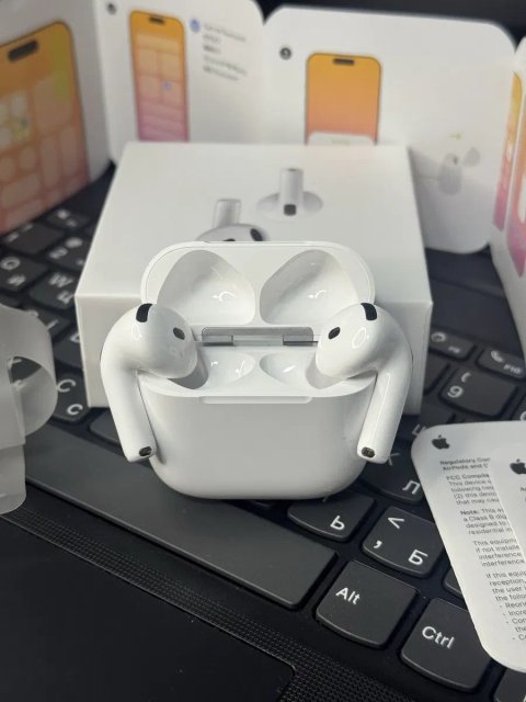 Нові навушники AirPods 4 ANC