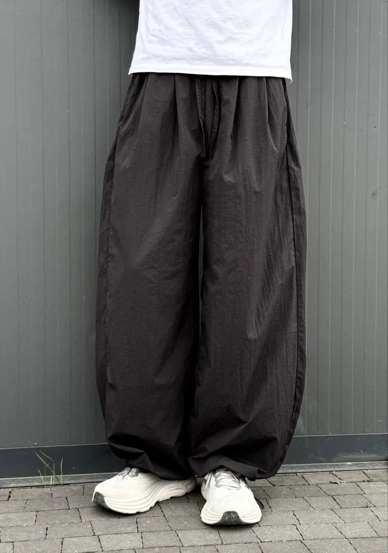 Нові нейлонові штани спортивні парашути на утяжках чорні широкі mega baggy багі штаны широкие нейлоновые спортивные парашюты на утяжках бегги gorpcore — фото 2
