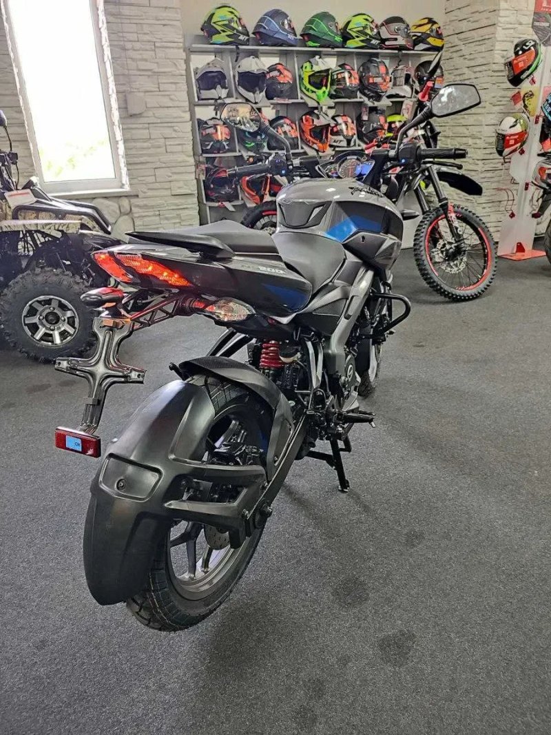 новий мотоцикл Bajaj Pulsar NS200 — фото 8