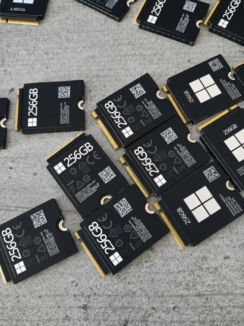 Новий SSD nvme Microsoft  256/512/1TB

Ссд зняті з нових ноутбуків 
Мінімальне напрацювання 
Надійні від компанії Micr