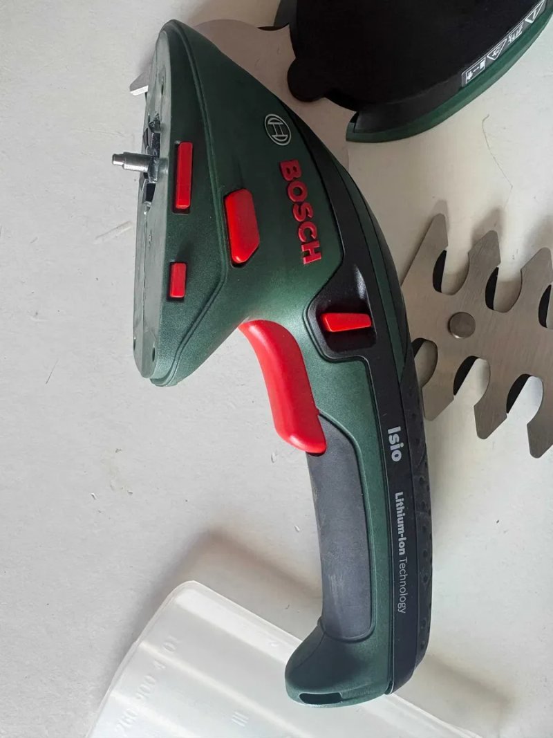 Ножиці кущоріз акумуляторні Bosch Isio lithium ion technology, з ножами 8 та 12 см. з Англії — фото 4