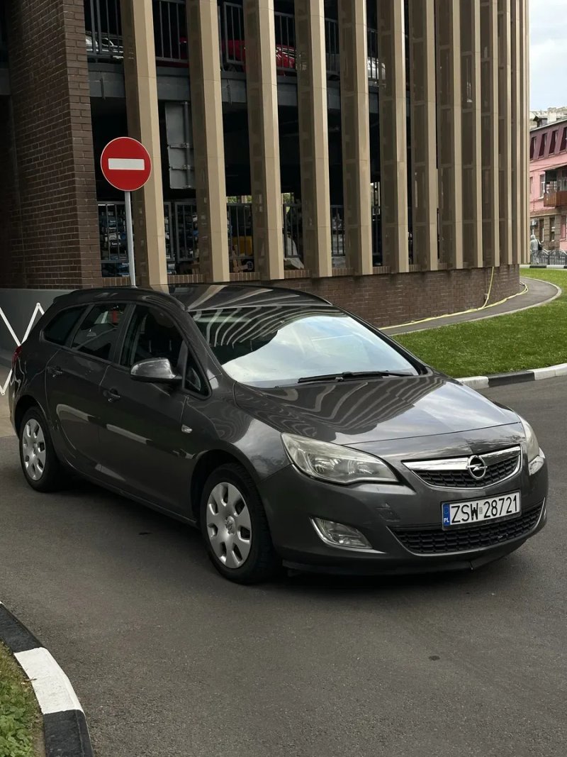 Opel Astra J 2011 1.7 CDTI — фото 3