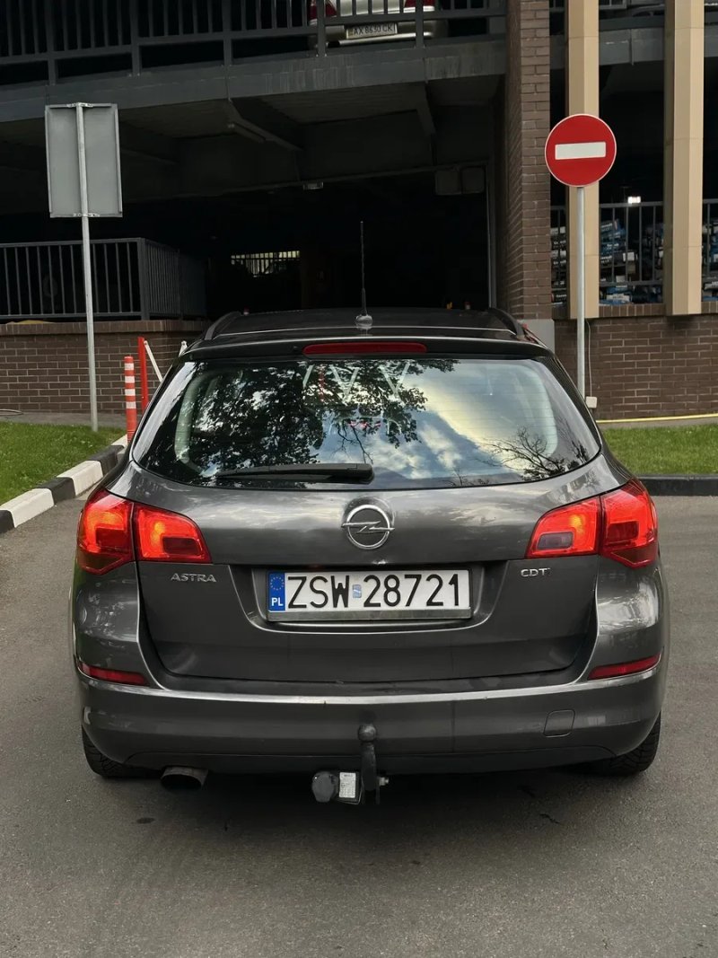Opel Astra J 2011 1.7 CDTI — фото 4