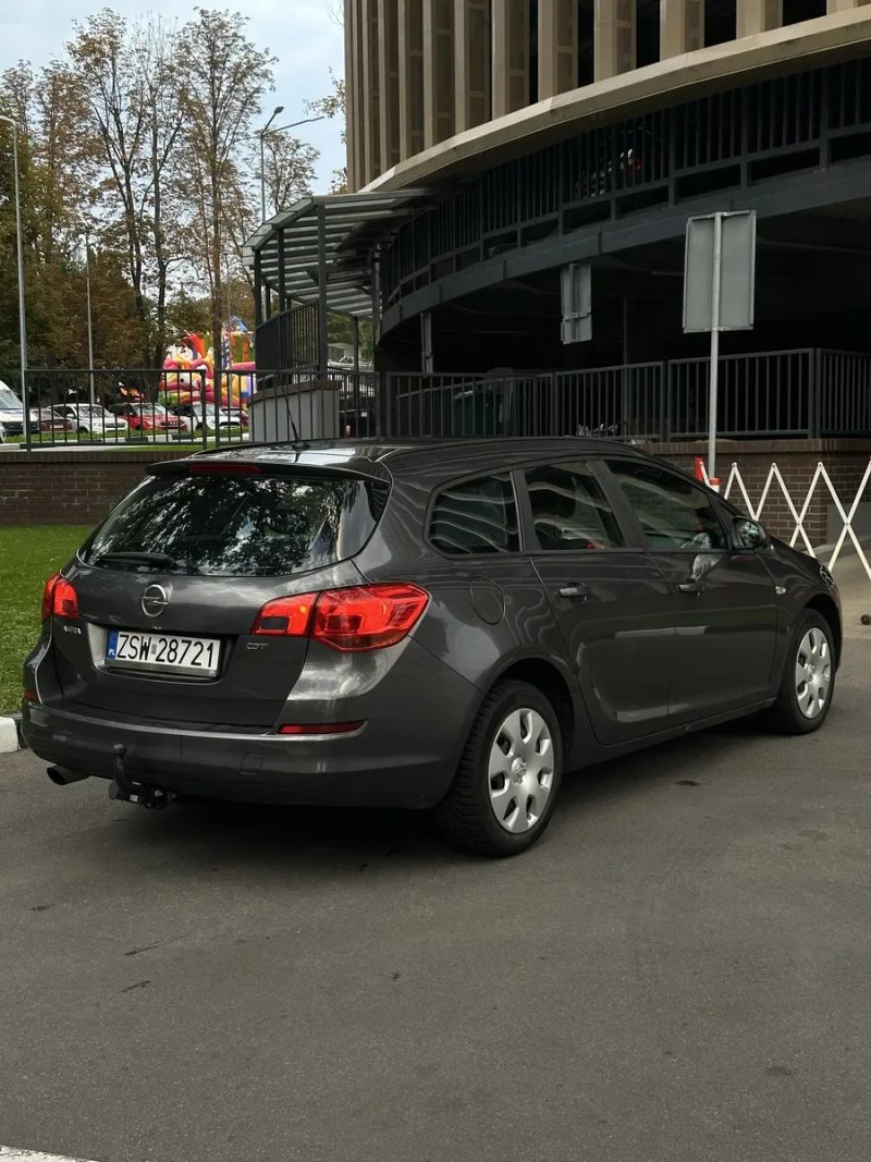 Opel Astra J 2011 1.7 CDTI — фото 5