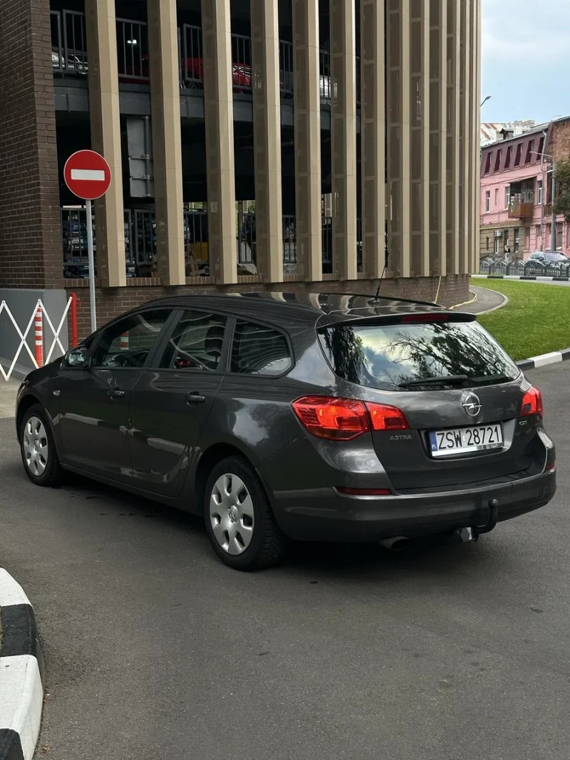 Opel Astra J 2011 1.7 CDTI — фото 6
