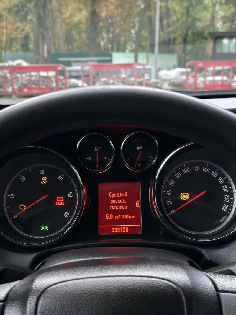Opel Astra J 2011 1.7 CDTI — фото 7