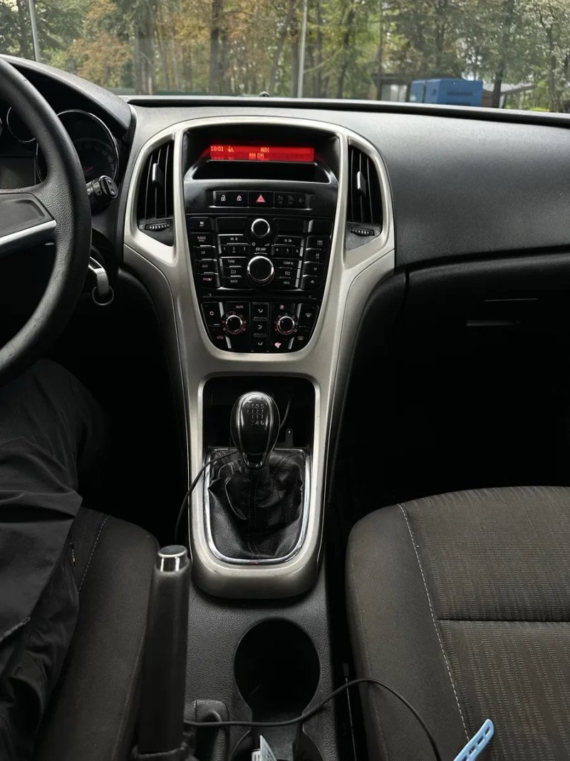 Opel Astra J 2011 1.7 CDTI — фото 8