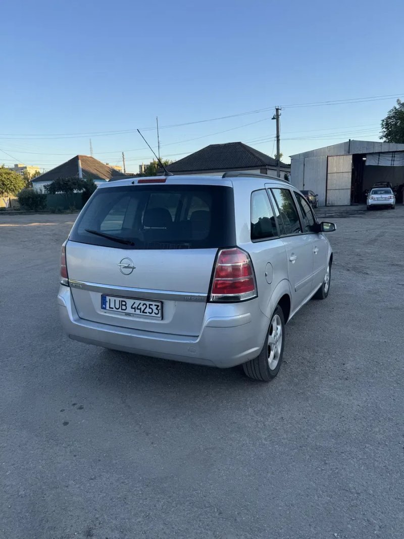 Opel Zafira b 1.9 дизель механика — фото 4