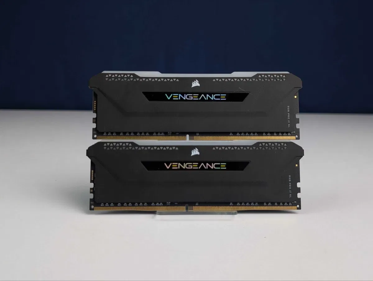 Оперативна Пам'ять Corsair Vengeance RGB DDR4 32GB (2x16GB
