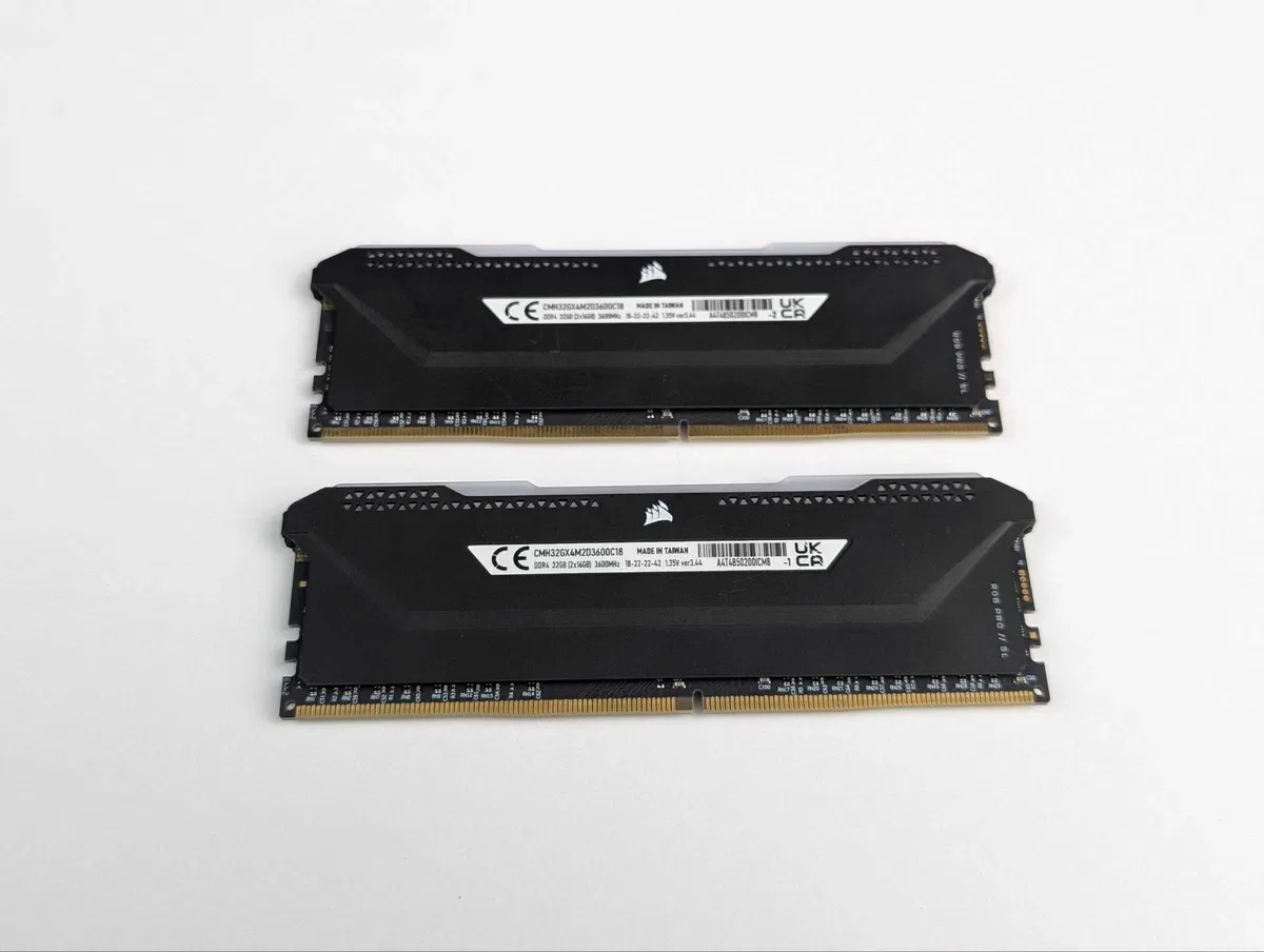 Оперативна Пам'ять Corsair Vengeance RGB DDR4 32GB (2x16GB