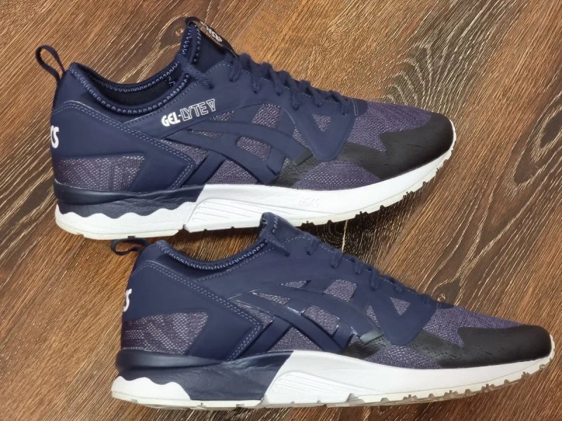 Оригінал 100% чоловічі кросівки ASICS Gel-Lyte V   EURO 44 — фото 3