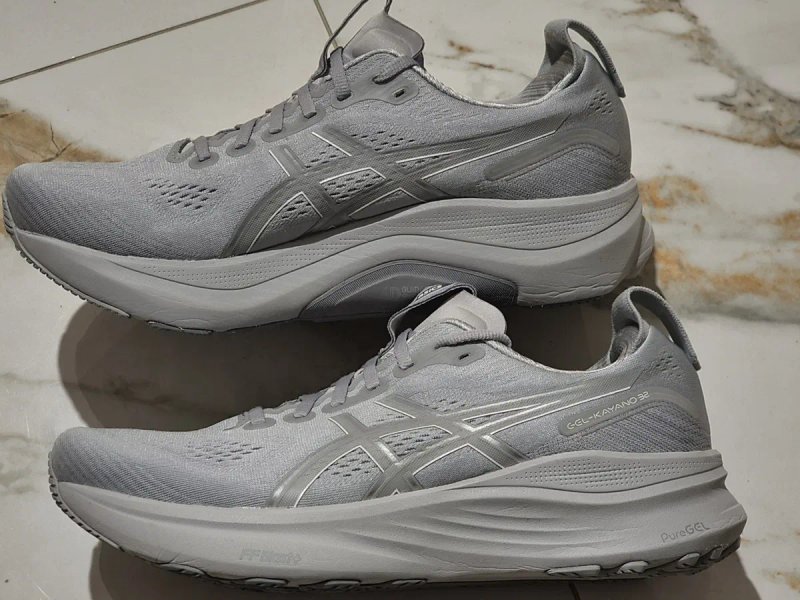 Оригінал 100% чоловічі кросівки asics Kayano 32 eur 44.5 — фото 2