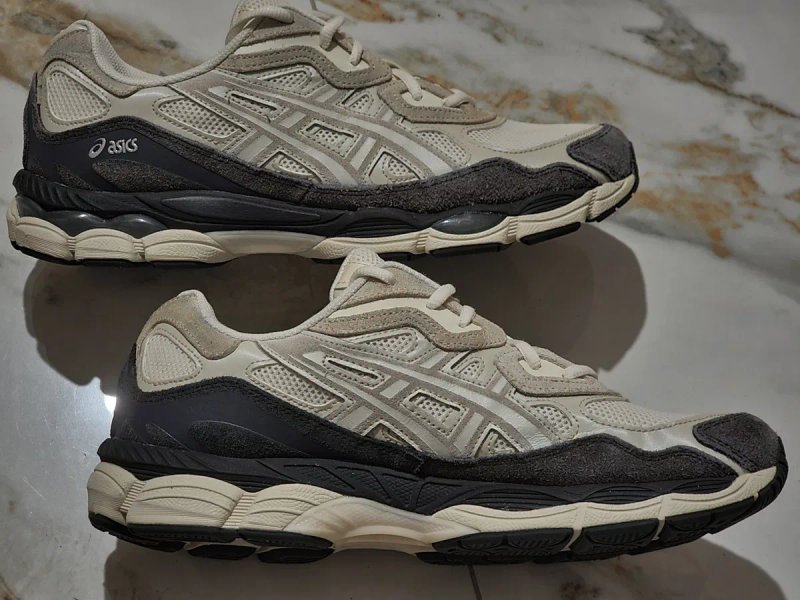 Оригінал 100% чоловічі кросівки asics Nyc  eur 45 — фото 3