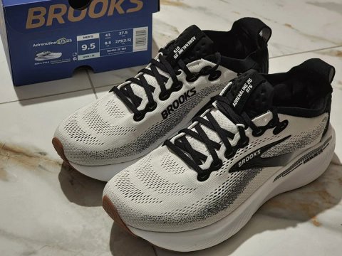 Оригінал 100% чоловічі кросівки Brooks adrenaline gts 25  EURO 43