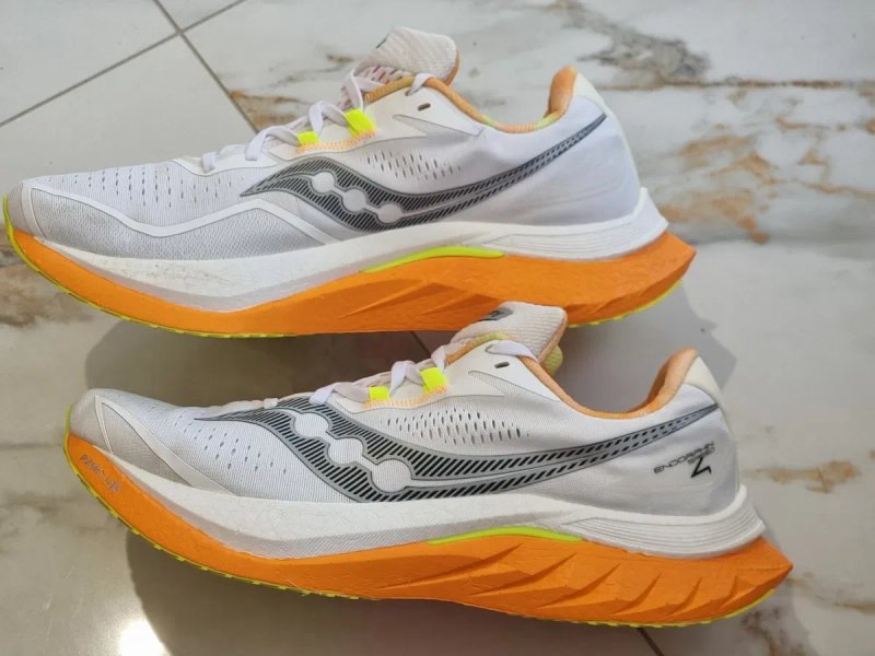 Оригінал 100% чоловічі кросівки Saucony Endorphin speed 4   EUR 46.5 — фото 2