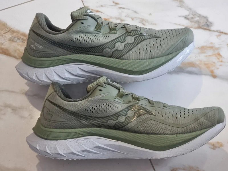 Оригінал 100% чоловічі кросівки Saucony Endorphin speed 4   EUR 47 — фото 3