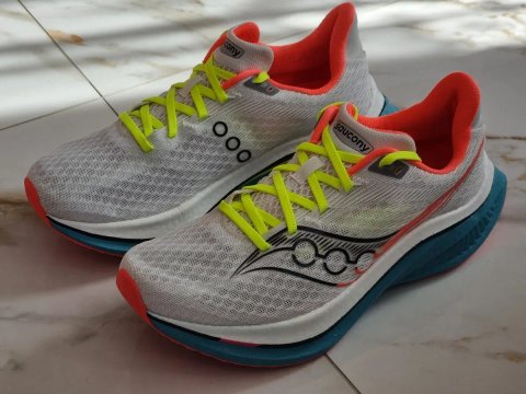 Оригінал 100% чоловічі кросівки Saucony Endorphin speed 5   EUR 42