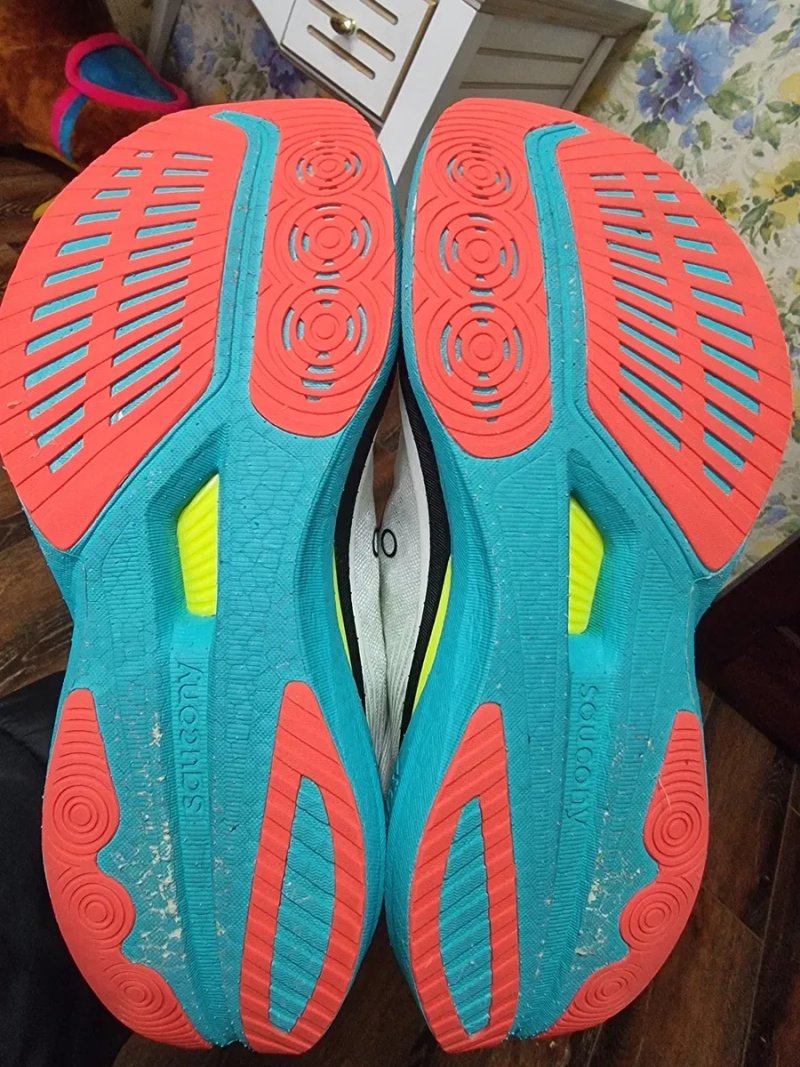 Оригінал 100% чоловічі кросівки Saucony Endorphin speed 5  EUR  41 — фото 6