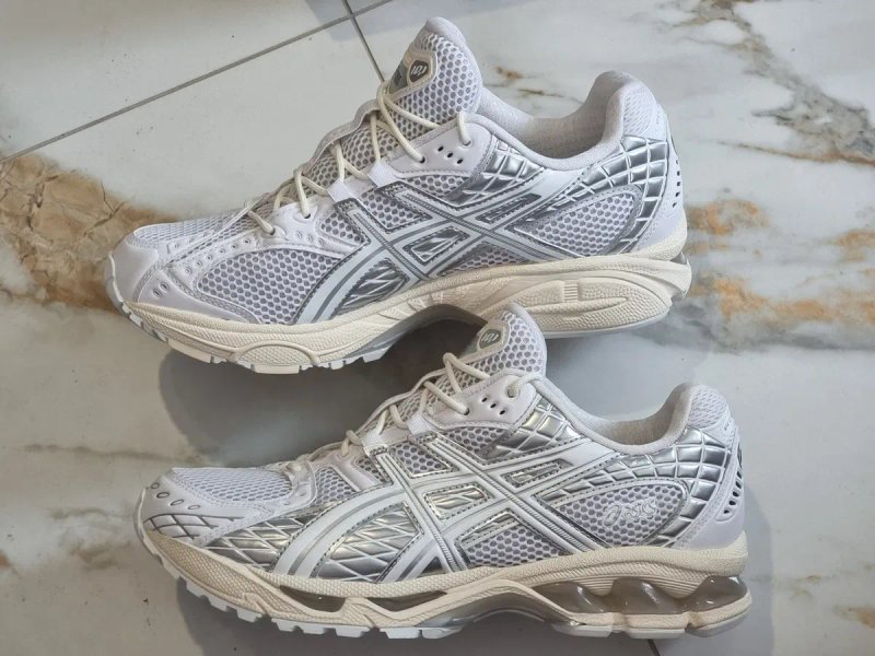 Оригінал 100% кросівки asics nimbus 10.1  eur 42 — фото 2