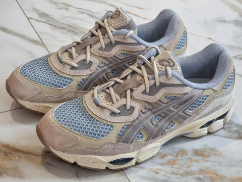Оригінал 100% кросівки Asics Nyc EURO 46.5