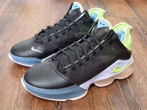 Оригінал 100% кросівки Nike LeBron 19  EUR 42