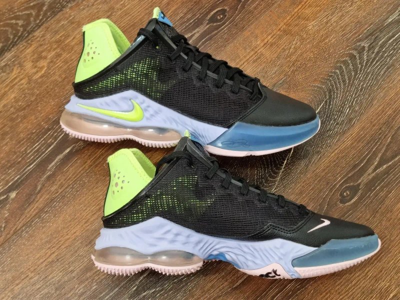 Оригінал 100% кросівки Nike LeBron 19  EUR 42 — фото 3