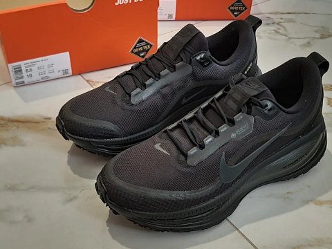 Оригінал 100% кросівки nike vomero 18 gore-tex  euro 42 / 42.5