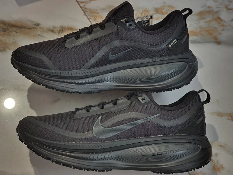 Оригінал 100% кросівки nike vomero 18 gore-tex  euro 42 / 42.5 — фото 2