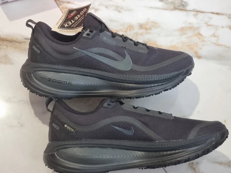 Оригінал 100% кросівки nike vomero 18 gore-tex  euro 42 / 42.5 — фото 3