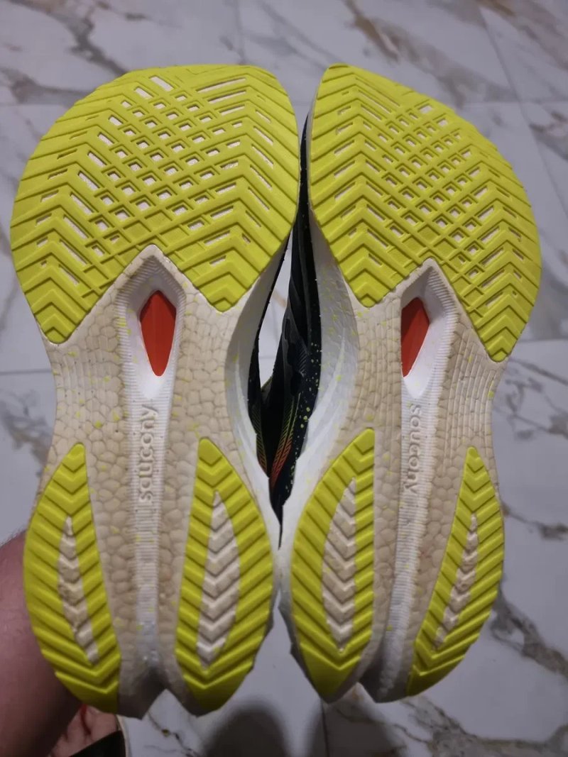 Оригінал 100% кросівки Saucony Endorphin speed 4   EUR 40.5 — фото 6