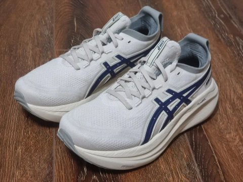 Оригінал 100% професійні жіночі кросівки asics nimbus 27 eur 40.5