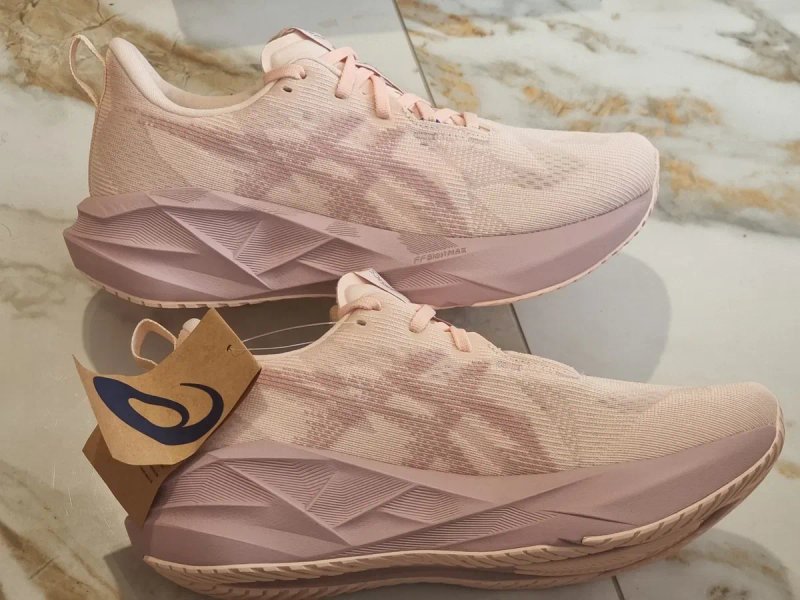 Оригінал 100% жіночі кросівки asics novablast 5  eur 40.5 — фото 3