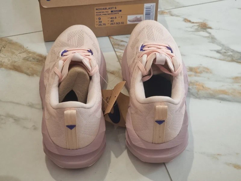 Оригінал 100% жіночі кросівки asics novablast 5  eur 40.5 — фото 4