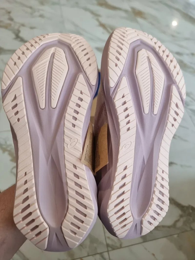Оригінал 100% жіночі кросівки asics novablast 5  eur 40.5 — фото 5