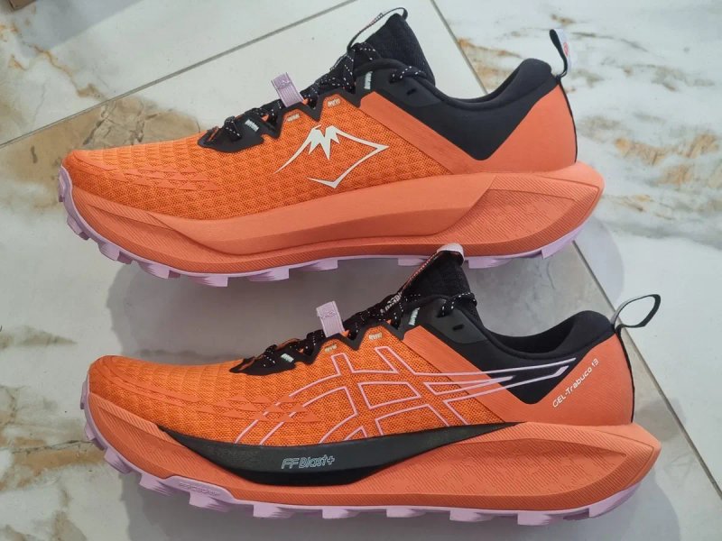 Оригінал 100% жіночі кросівки asics trabuco 13 eur 40.5 — фото 2
