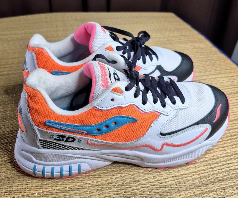 Оригінал 100% Жіночі кроссівки Saucony 3D Grid Hurricane(Розмір 39-25см) — фото 3