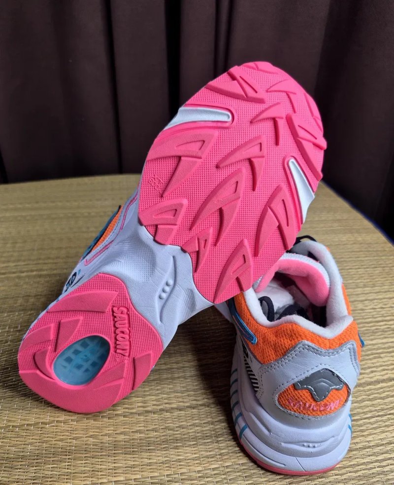 Оригінал 100% Жіночі кроссівки Saucony 3D Grid Hurricane(Розмір 39-25см) — фото 6