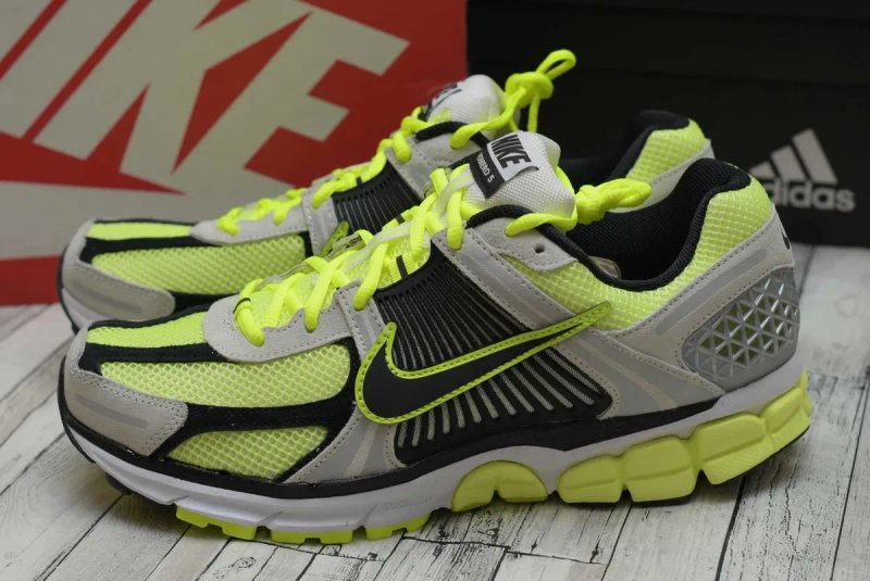 Оригінал! Чоловічі кросівки кроссовки Nike Vomero 5 Life Lime Grey/Green FB9149-701 — фото 2