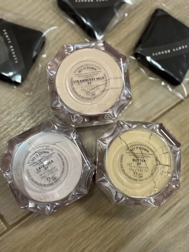 Оригінал! Фіксуюча пудра Fenty Beauty Set It Down Superfine Blurring Setting Powder — Butter / Lavender — фото 3