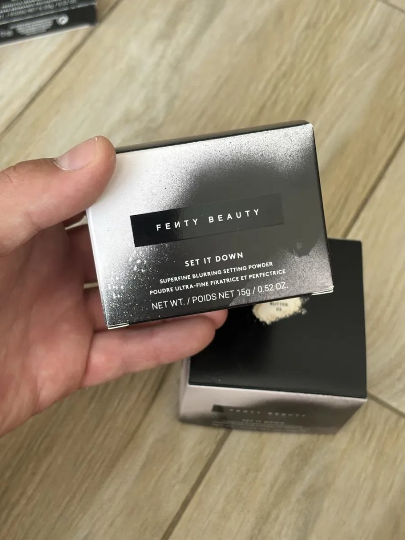 Оригінал! Фіксуюча пудра Fenty Beauty Set It Down Superfine Blurring Setting Powder — Butter / Lavender — фото 6