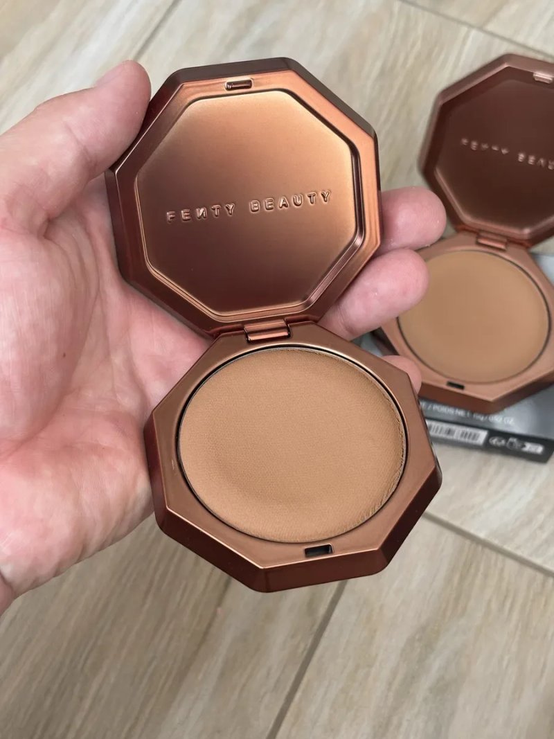 Оригінал! Кремовий бронзер Fenty Beauty Sun Stalk’r Soufflé Pressed Mousse Cream Bronzer — Suga Cookie / Biscotti / Churro Twist — фото 4