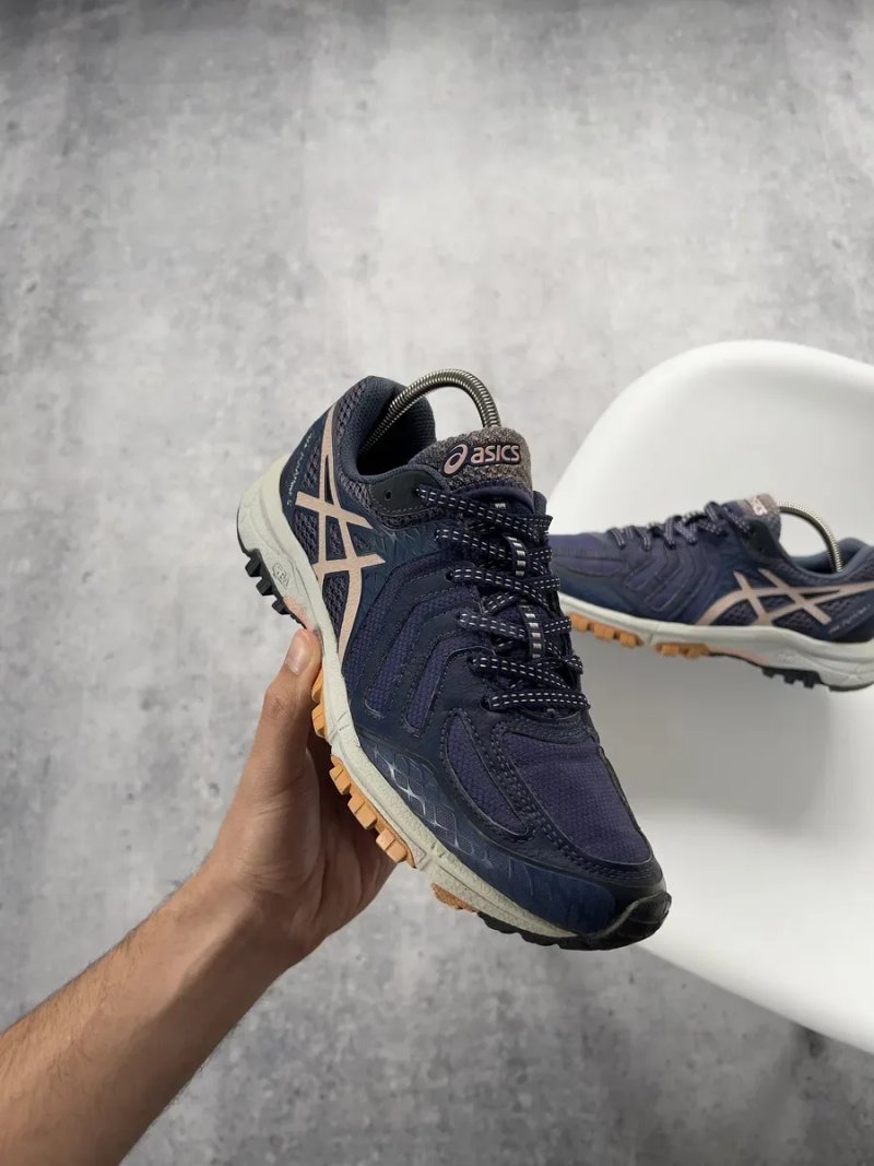 Оригінал! Кросівки Asics. Ідеальний стан! Розмір 39 (24 см.) — фото 2