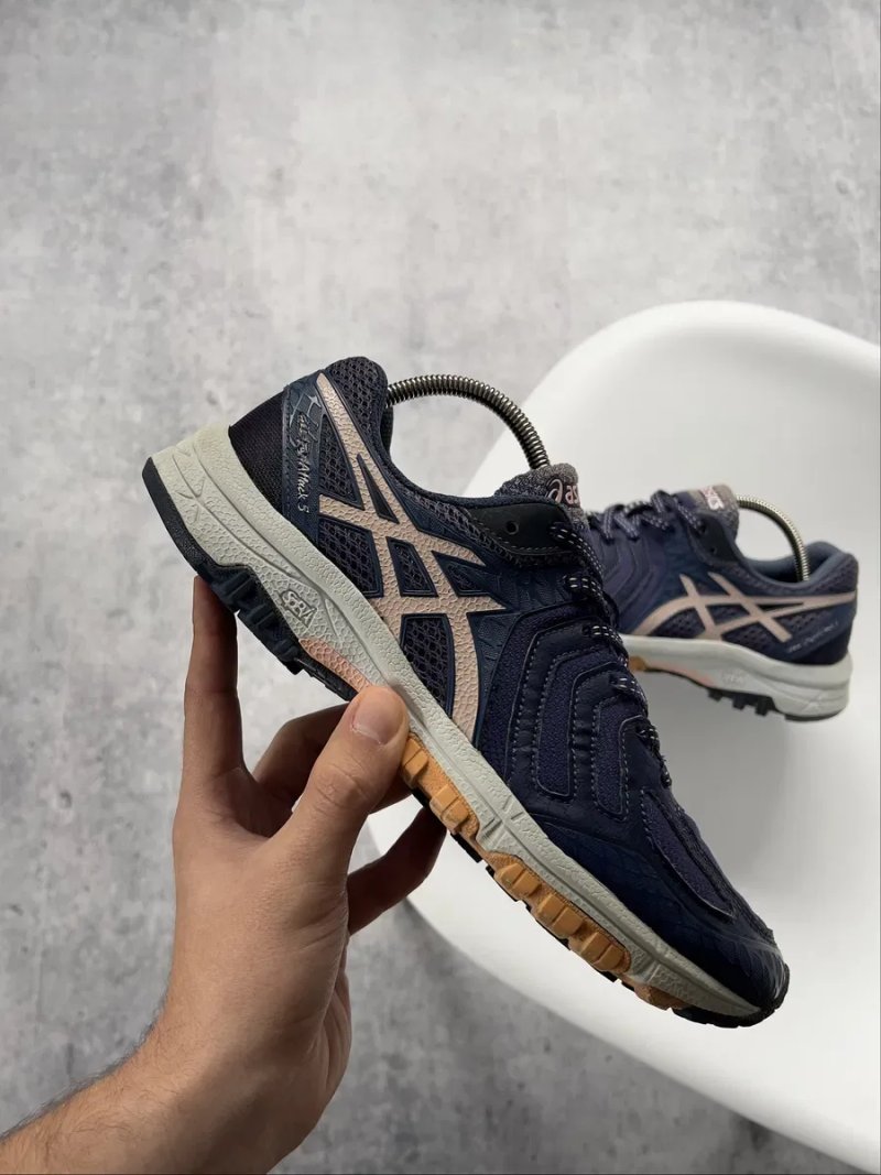 Оригінал! Кросівки Asics. Ідеальний стан! Розмір 39 (24 см.) — фото 3