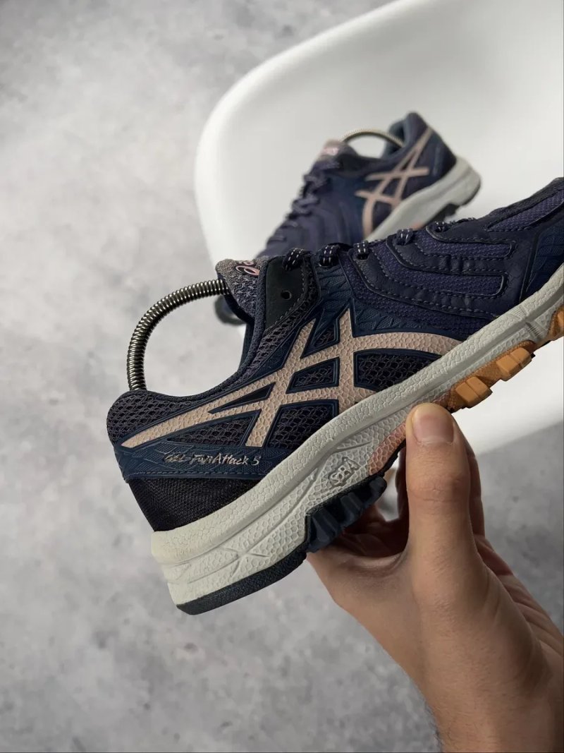 Оригінал! Кросівки Asics. Ідеальний стан! Розмір 39 (24 см.) — фото 4