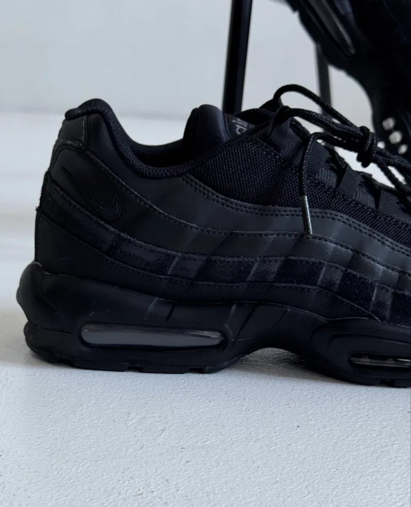 Оригинал Nike Air Max 95 Essential Og Triple Black (CI3705 001) черние — фото 3