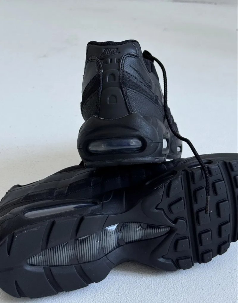 Оригинал Nike Air Max 95 Essential Og Triple Black (CI3705 001) черние — фото 4