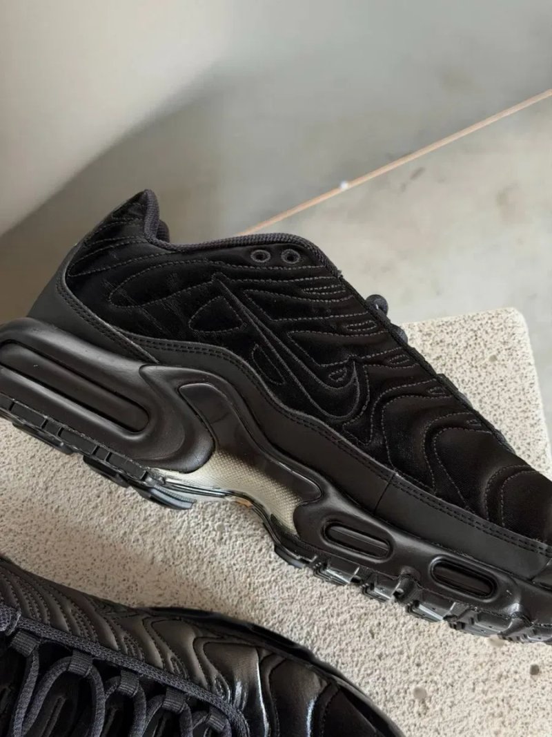 Оригинал Nike Air Max Plus Black Anthracite Sail (FV1169 001) оригінальні кросівки найк тн чорні — фото 4