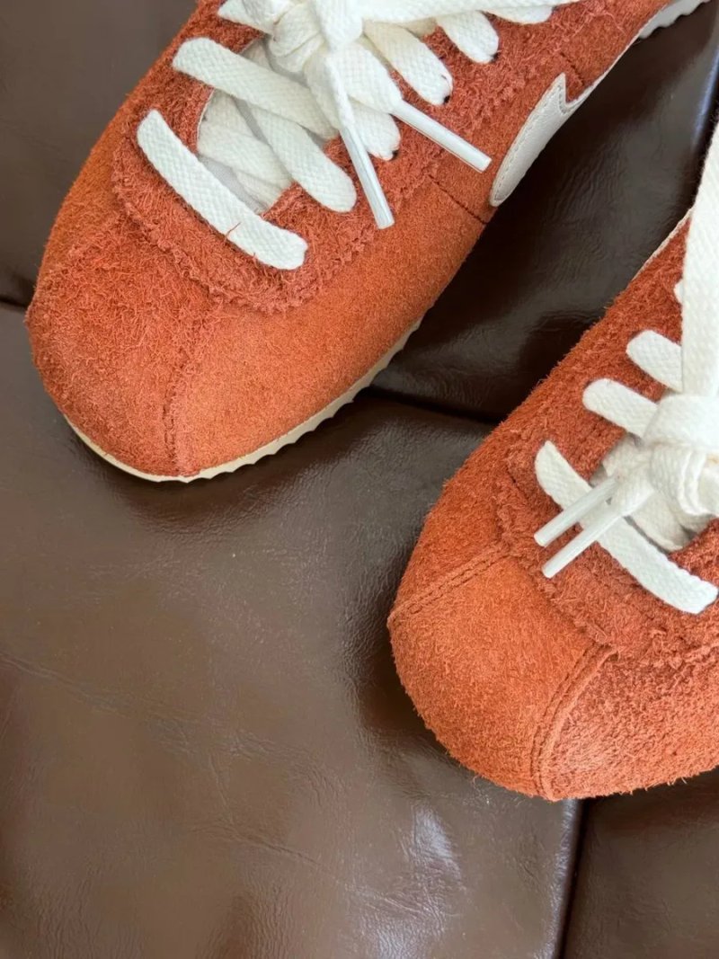 Оригинал Nike Cortez SE Suede Dark Russet Flex Muslin (HF3142 200) кроссовки найк кортез оранжевие — фото 2